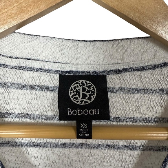 Bobeau Women’s Soft Knit Twist Hem V-Neck Tee in White/Charcoal XS - Picture 5 of 9